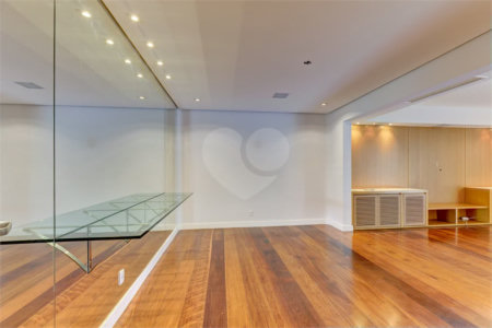 Apartamento no Alto da Boa Vista Condomíno com vasta área verde, lazer e segurança..