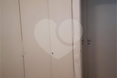Apartamento de 2 quartos à venda perto do Metrô Paraíso! Excelente localização!