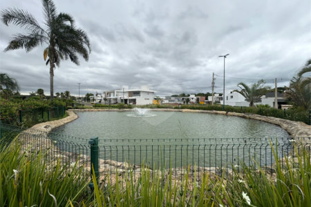 Casa á venda no condomínio Damha IV