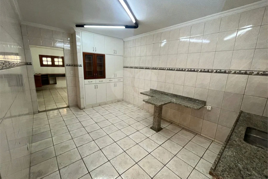 Casa Assobradada à Venda – Conforto, Excelente Acabamento e Localização Central