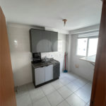 Apartamento de 44m² com vaga na garagem.