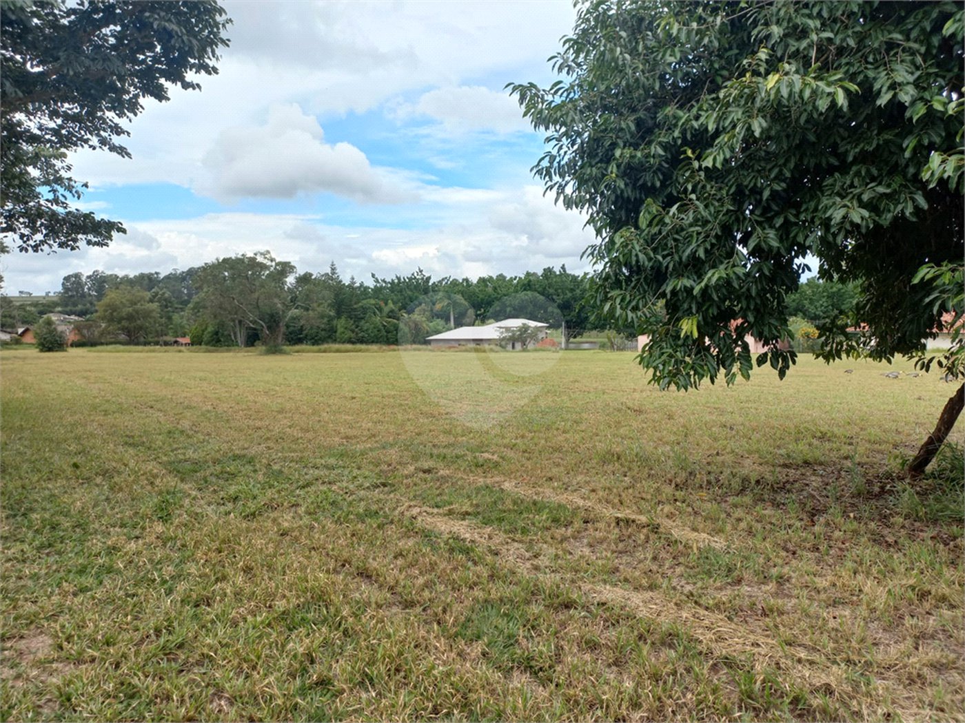 Lote Residencial no Condomínio Vila Pinhal do Broa.