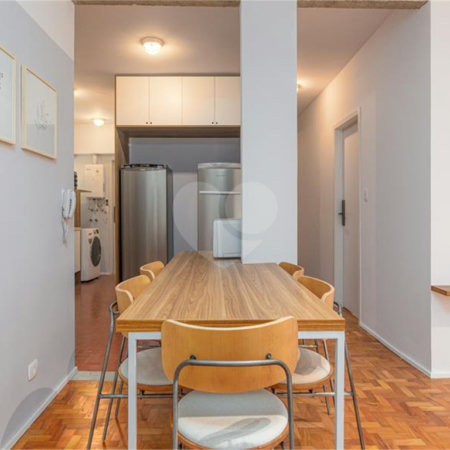 Excelente oportunidade para reformar e ficar com o apartamento dos seus sonhos!