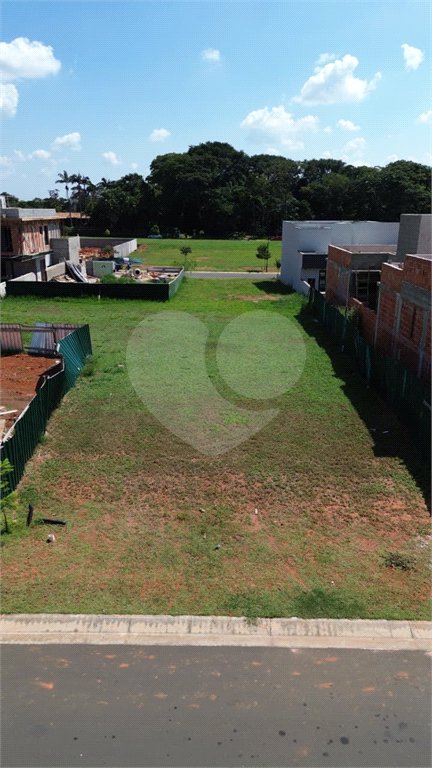 Terreno à venda no Condomínio Jardim Villa Sapezal, em Indaiatuba (Chácara Alvorada) — R$ 580.000,00 - Terreno com 360m² de área total (12x30), o terreno é plano e está localizado na entrada do condominio,O Jardim Villa Sapezal conta com infraestrutura completa, ruas largas e pavimentadas, portaria