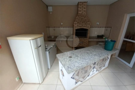 Apartamento no Condomínio Mont Vernon .