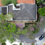 Lindo sobrado, possui 3 dormitórios, sendo 1 suíte master com sacada, banheira, e 4 vagas