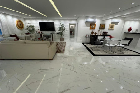 Apartamento à venda com 2 quartos e 3o reversível, no Baixo Jardins