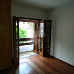 SOBRADO DE 426,0 M² COM 04 SUITES, SALÃO DE FESTAS, 06 VAGAS,06 BANHEIROS E PISCINA PARA LOCAÇÃO OU VENDA NO BARRO BRANCO
