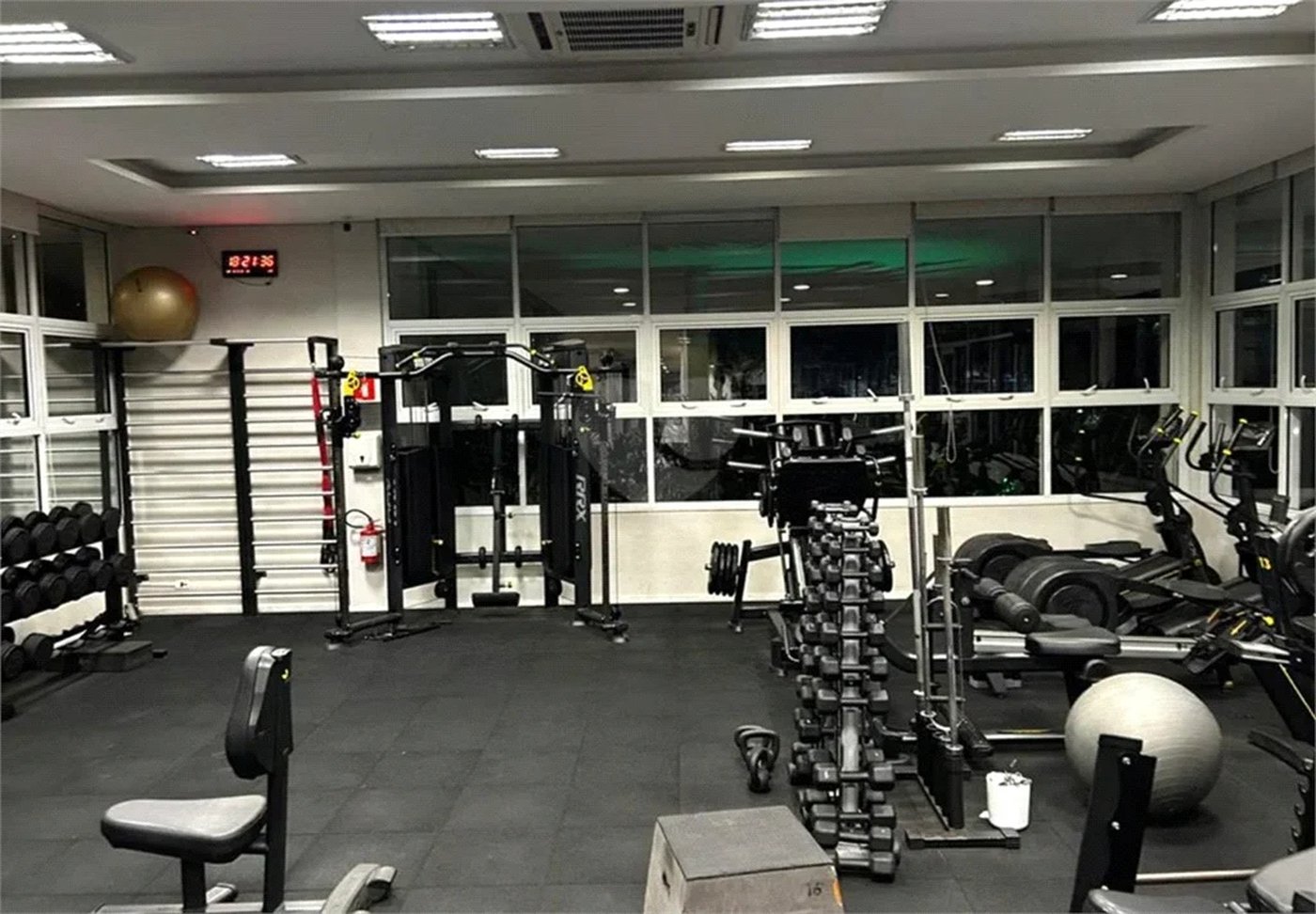 Apartamento à venda com 3 quartos, sendo 1 suíte, em Parque Reboucas, São Paulo, SP