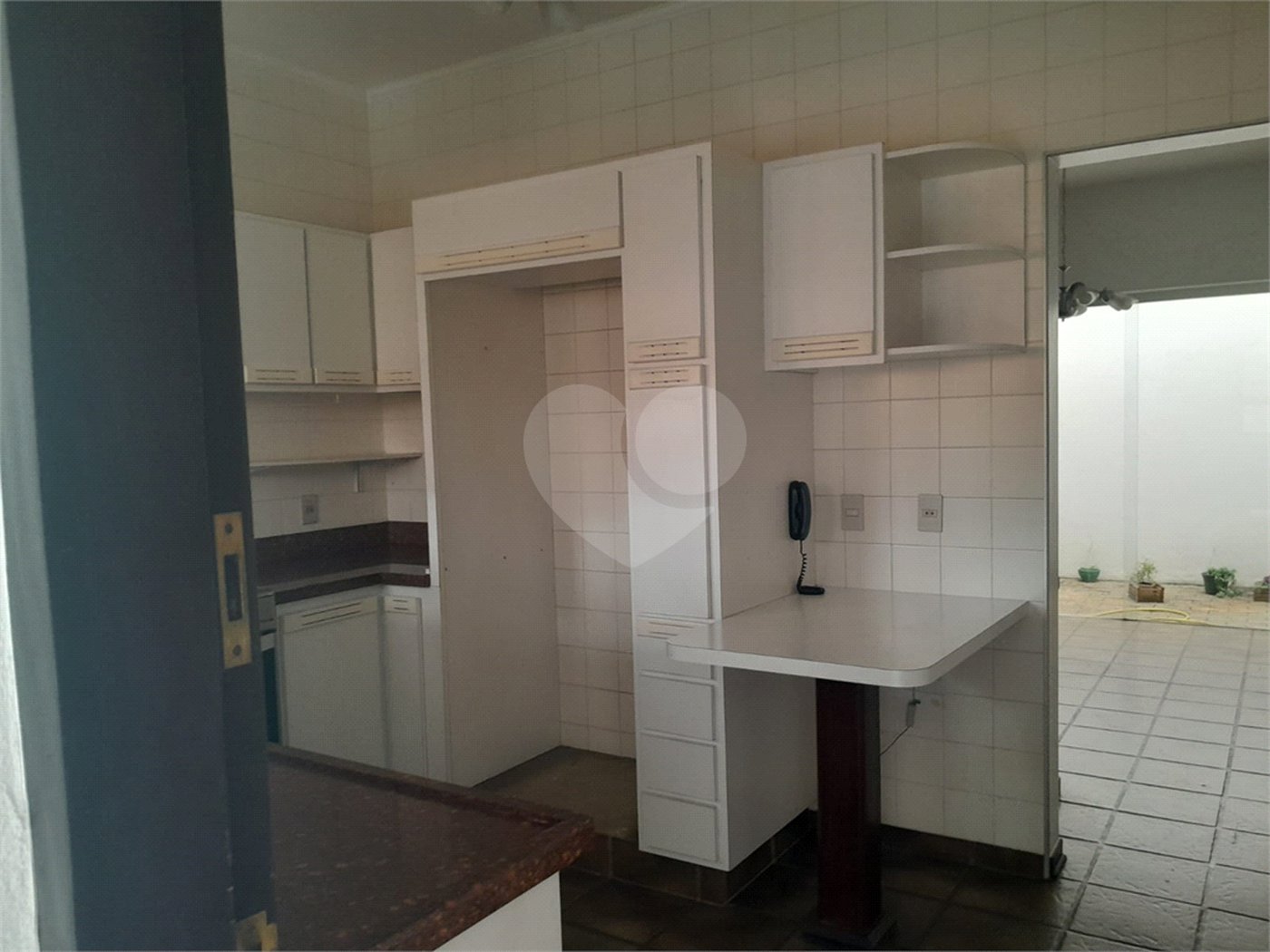 Linda casa para venda / Locação em bairro nobre