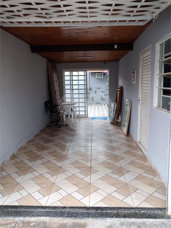 Casa térrea para venda ou locação no Jardim São Carlos V