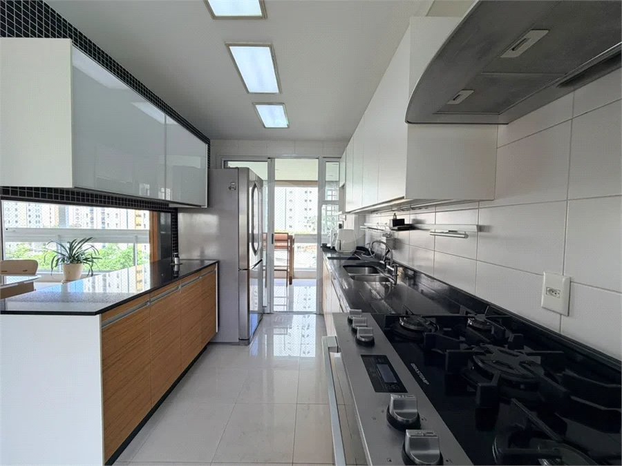 Apartamento à venda com 3 suítes em Vila Mariana, São Paulo, SP