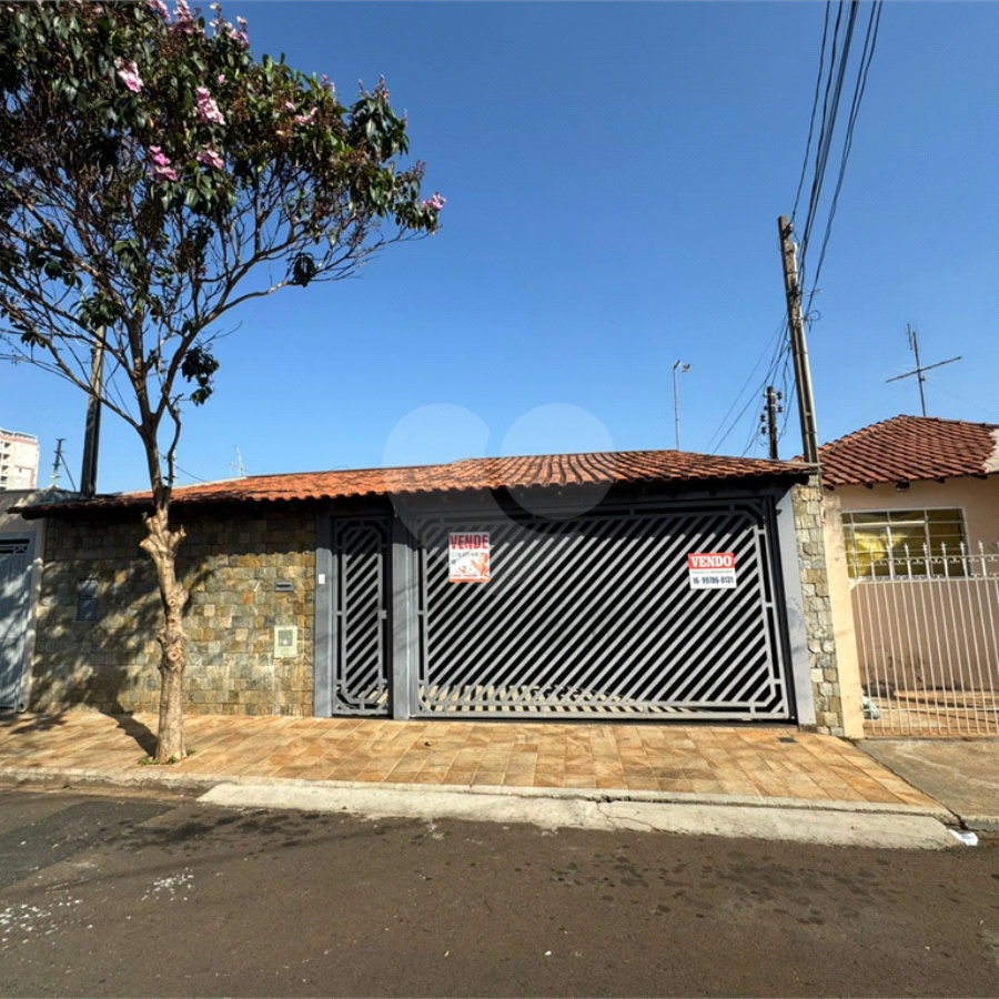 Casa á venda, com 2 Dormitórios e Edícula, em São Carlos-SP.