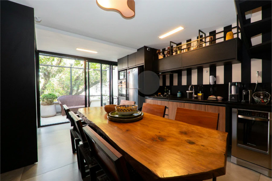 Casa em Condomínio | 98,40 m² | 2 Suítes | Rooftop com Jacuzzi | 2 Vagas | Porteira Fechada