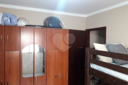 Casa térrea para venda, com 2 dormitórios, sendo 1 suíte.
