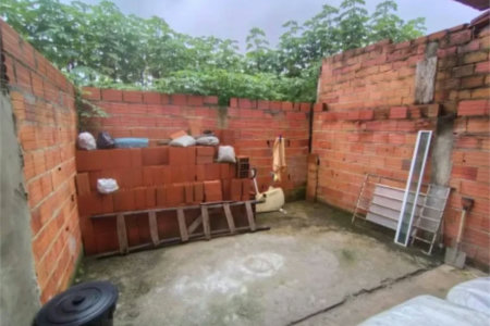 Casa à venda com 2 quartos no condomínio Antilhas, Cotia - SP