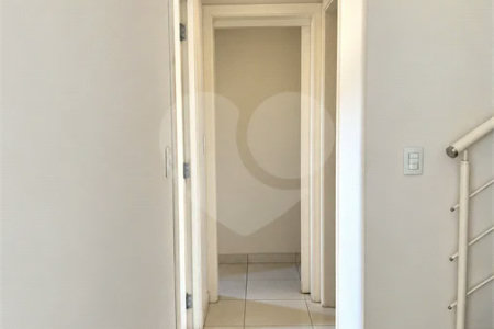 Cobertura de 255 m² com 3 dormitórios, 1 suíte, cozinha planejada, 2 vagas e área gourmet com churrasqueira.