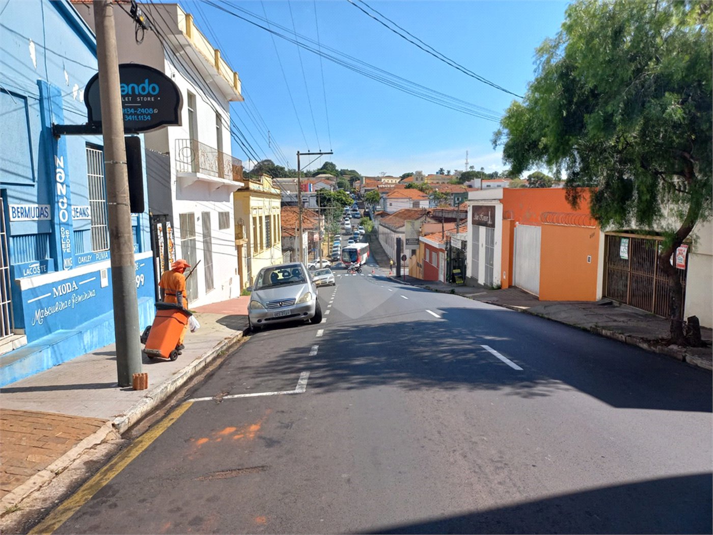 Salão comercial com 206,00 m² .