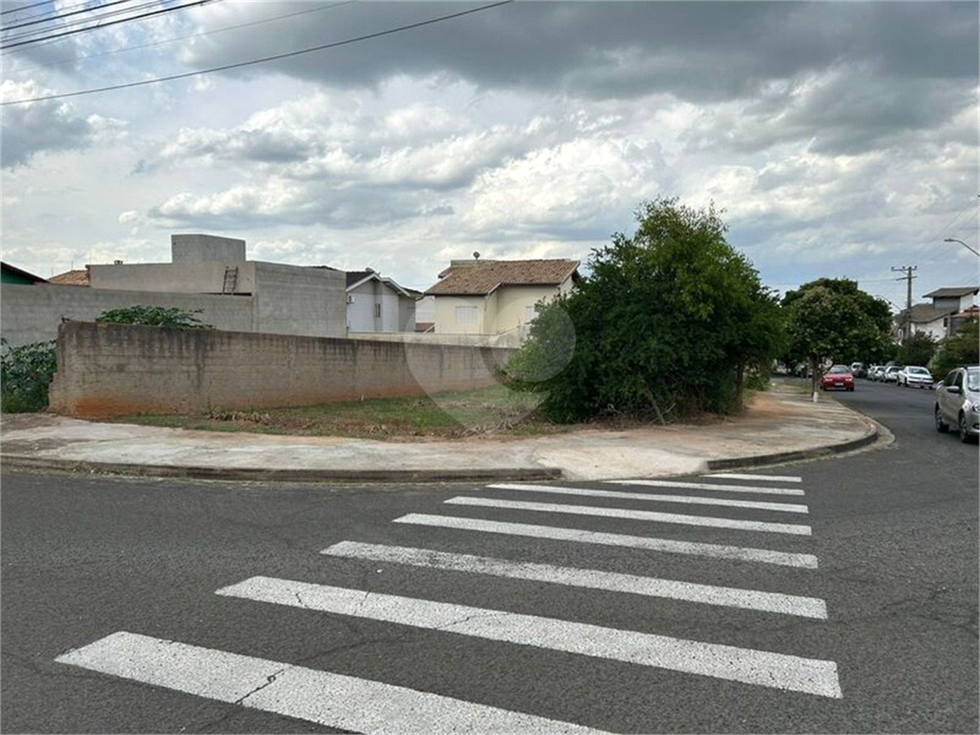 Terreno de Esquina Misto – 257,61 m² | Jardim Regina