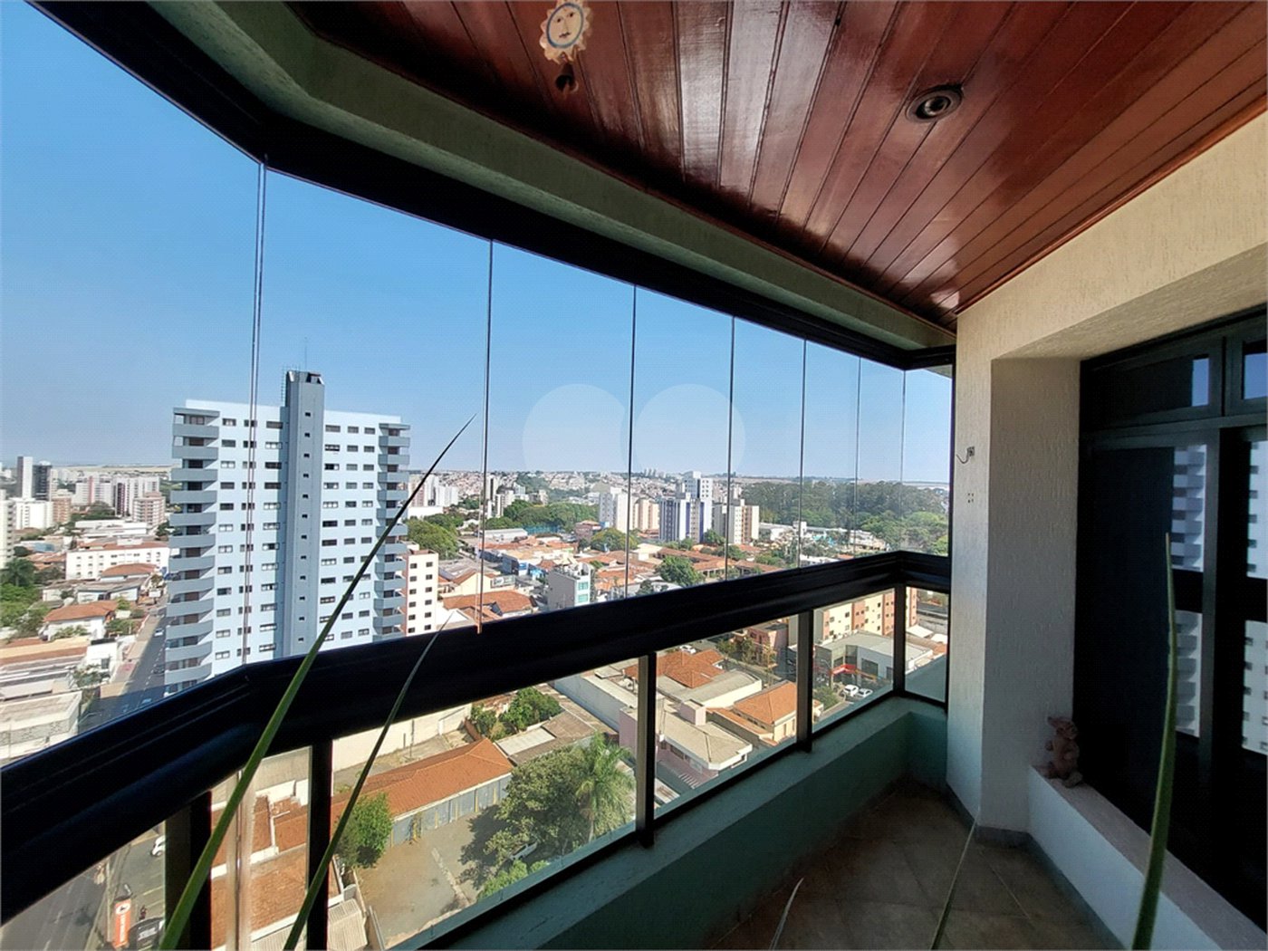 Apartamento com 3 suítes no centro de São Carlos