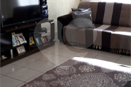 Sobrado com 148m² e 3 dormitórios, localizado no bairro Parque Continental I.