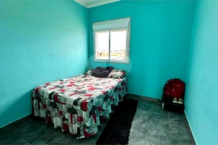 Sobrado a venda com 3 dormitorios sendo 1 suite com closet e varanda no bairro Arcoville