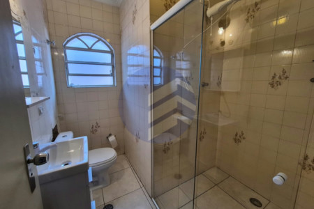 Sobrado à venda com 166 m², 3 dormitórios, 3 vagas cobertas, terraço com vista livre e 16 placas solares! Próximo à USP.