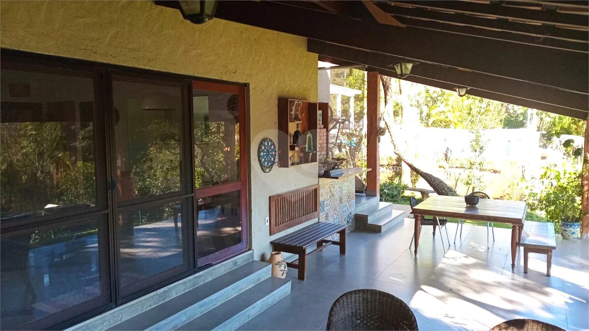 Casa à venda com 3 suítes no condomínio Vale da Santa Fé, Vinhedo - SP
