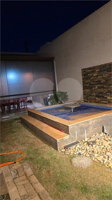 Casa em condomínio Alvorada em Araraquara com 3 dormitórios e piscina