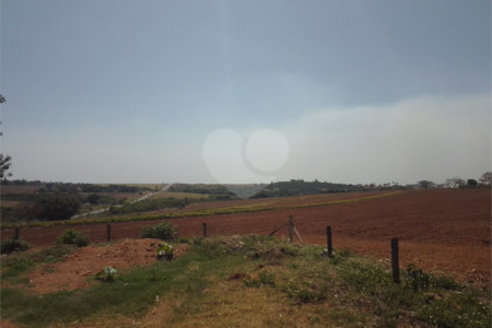 Excelente sítio de 27 alqueires, ótima localização em São Carlos.
