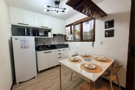 Casa à venda com 2 quartos, sendo 1 suíte, em Geribá, Armação dos Búzios, RJ