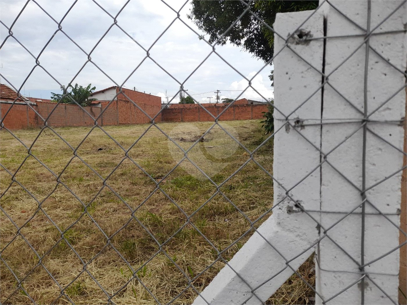 Terreno Comercial à Venda na Av. Teixeira de Barros – Rua Larga