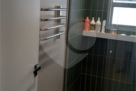 Apartamento a venda na Saúde 2 dormitórios com 2 vagas de garagem demarcadas. Aceita e estuda Permuta.