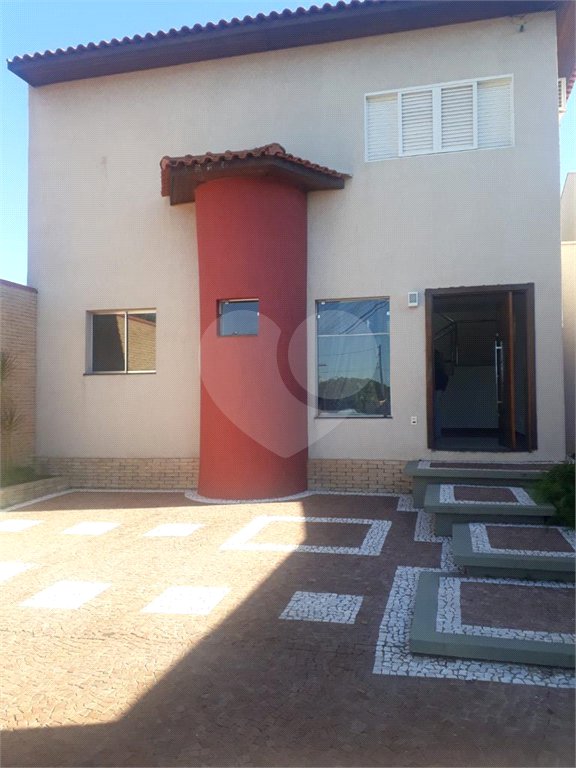Excelente casa para venda no Parque Fher