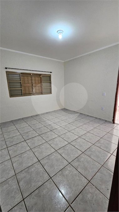 Excelente Casa Residencial no São Carlos 5 com 3 Quartos (1 Suíte) e Garagem Coberta para 2 Carros