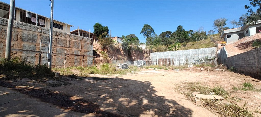 Terreno em Atibaia com 681 metros, pronto para construir, excelente localização, aceita financiamento