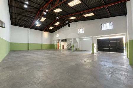 Galpão comercial/industrial com 627 m² no Bairro Planalto, em São Bernardo do Campo, próximo à Via Anchieta, com piso fabril, escritórios e mezanino.