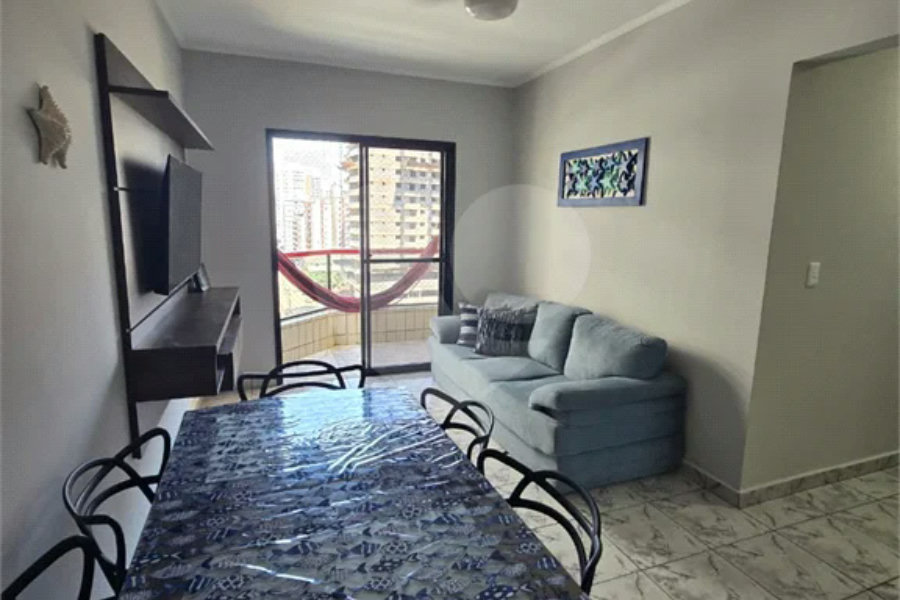 Belíssimo apartamento recém reformado na Praia Grande.