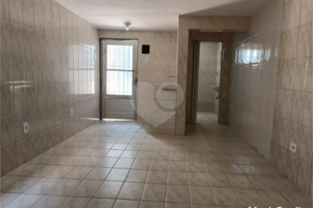 4 casas independentes em terreno de 245m² , à venda no Jardim Soares em Guainazes.