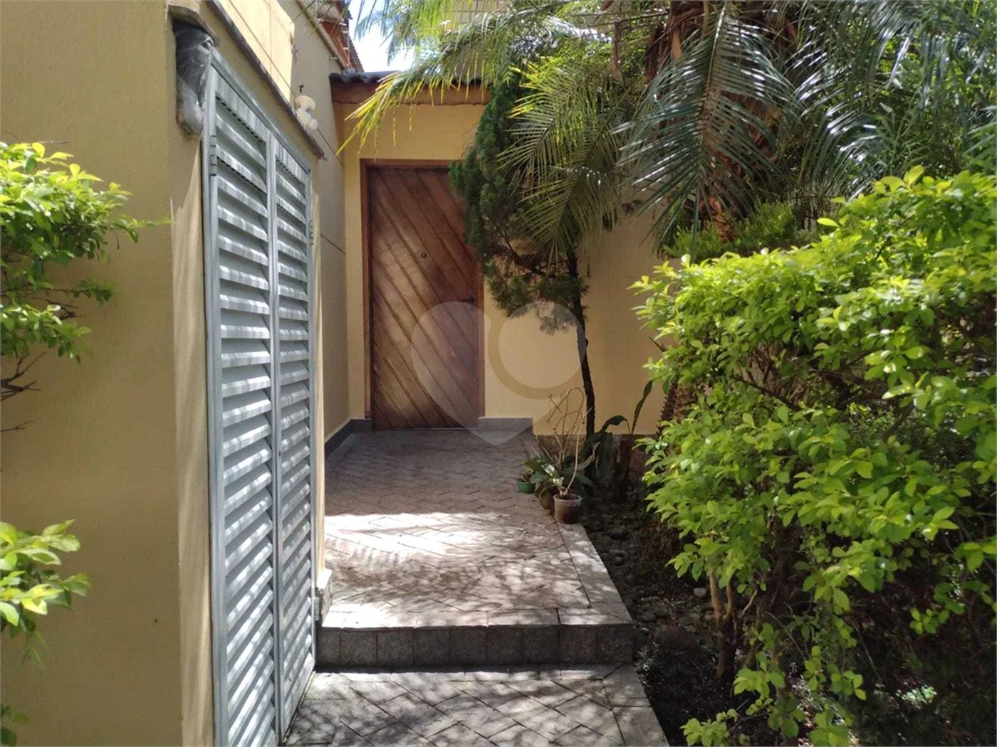 SOBRADO MARAVILHOSO A VENDA NO JARDIM FLORESTA (TREMEMBÉ) - 4 SUÍTES, PISCINA E 6 VAGAS DE GARAGEM