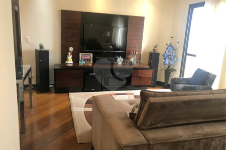 Apartamento na Região do Anália Franco Próximo ao Shopping com 3 Dormitórios sendo 1 Suíte e 2 Vagas de Garagem