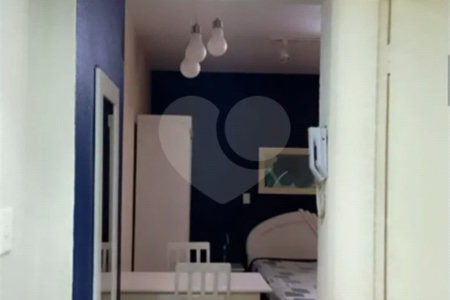 Apartamento Reformado à Venda – Localização Privilegiada!