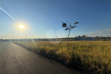 Terreno á venda com 250m2, em São Carlos.