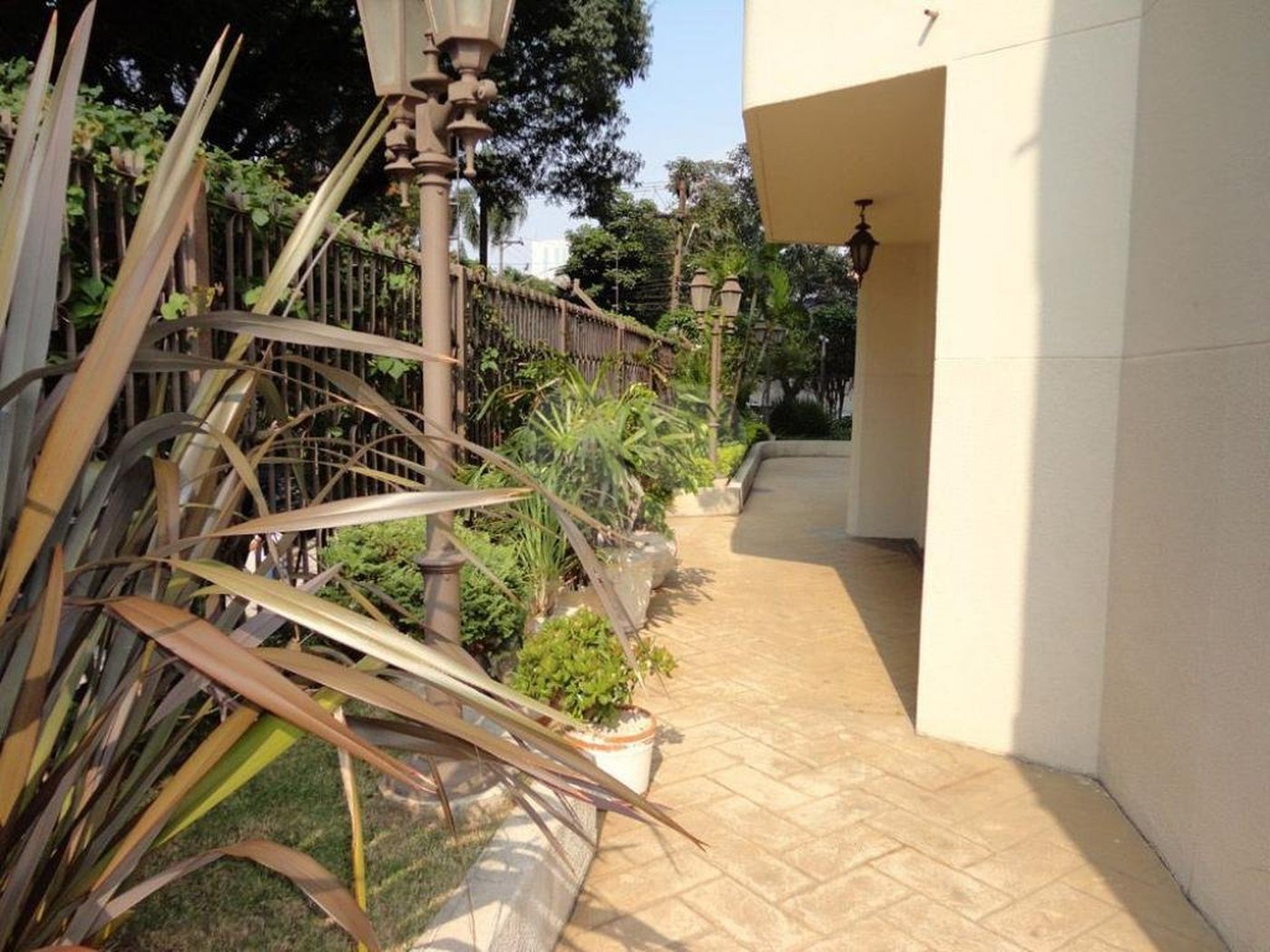 APARTAMENTO PARA VENDA OU LOCAÇÃO COM 6 DORMITÓRIOS ALTO PADRÃO