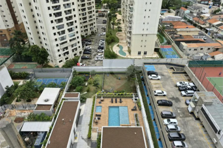 Oportunidade na Vila Leopoldina!! Apartamento com dois dormitórios, sendo uma suíte, dois banheiros, e com duas vagas.