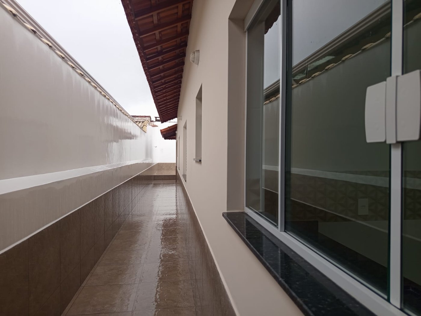 🌊✨ Oportunidade Única na Praia Grande – Casa Nova com Piscina a Apenas 390m do Mar! ✨🌊