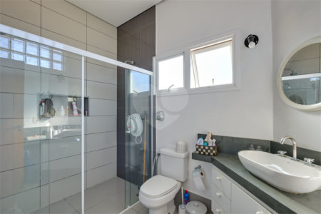 Casa à venda com 5 quartos, sendo 3 suítes, no condomínio Triplex, São Paulo - SP