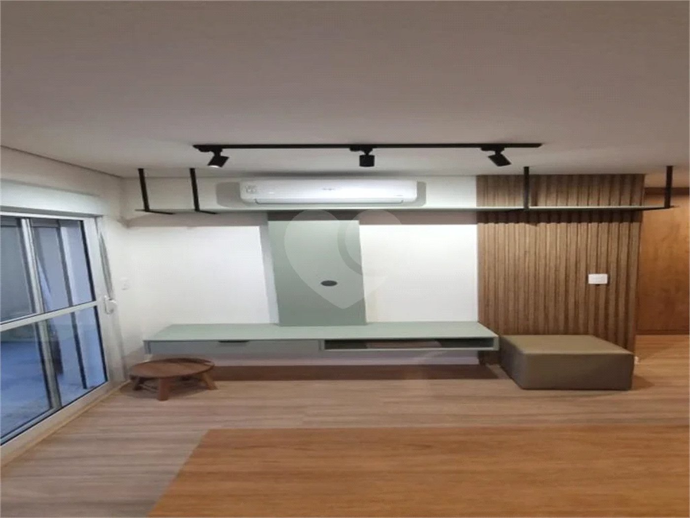 Studio Mobiliado com Varanda, Ar-Condicionado e Lazer Completo