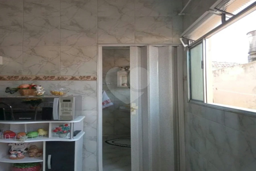 Sobrado grande com 2 garagens, 4 dormitórios.