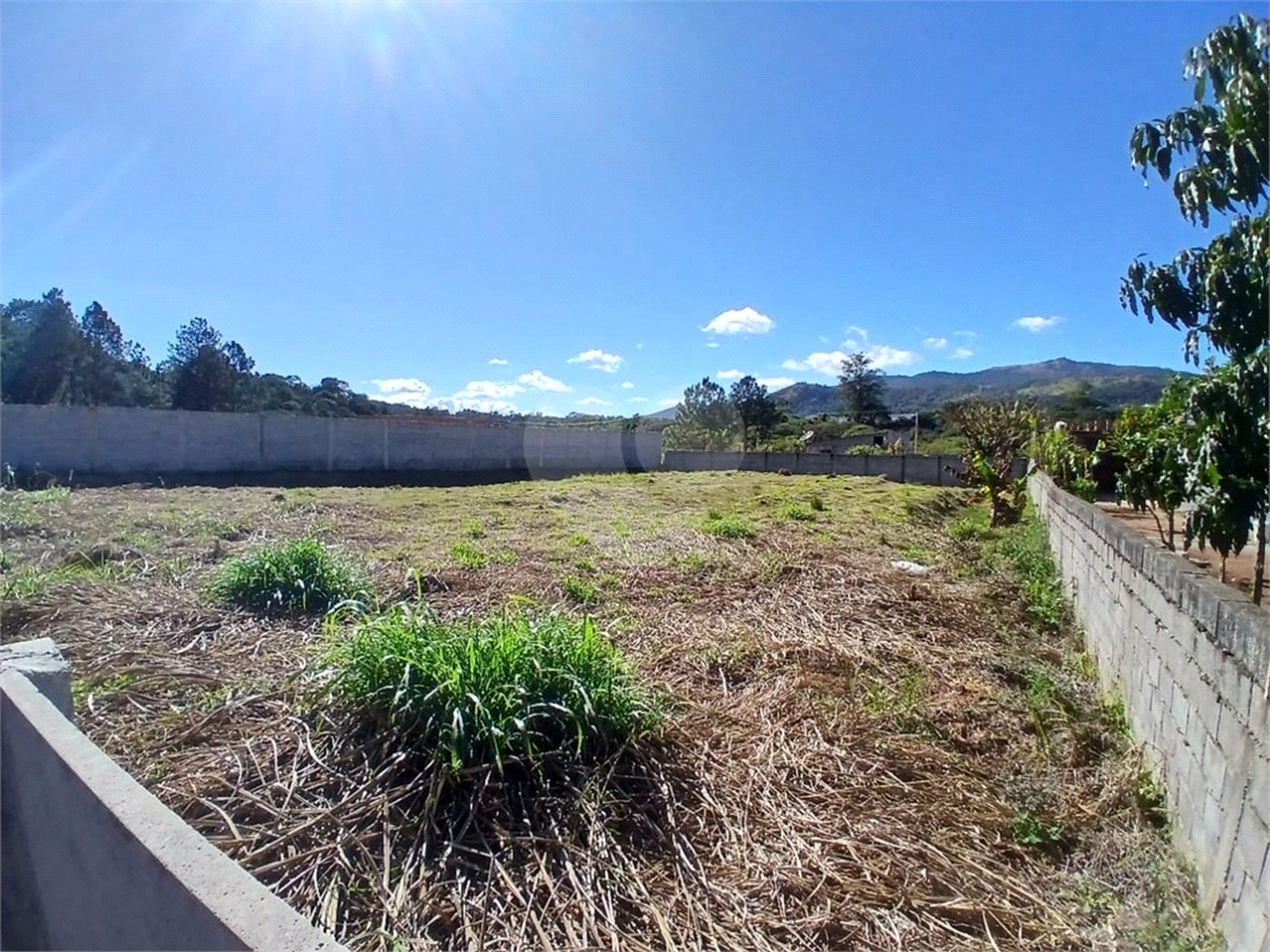 Terreno a venda no Jardim Estância Brasil com 1400m²
